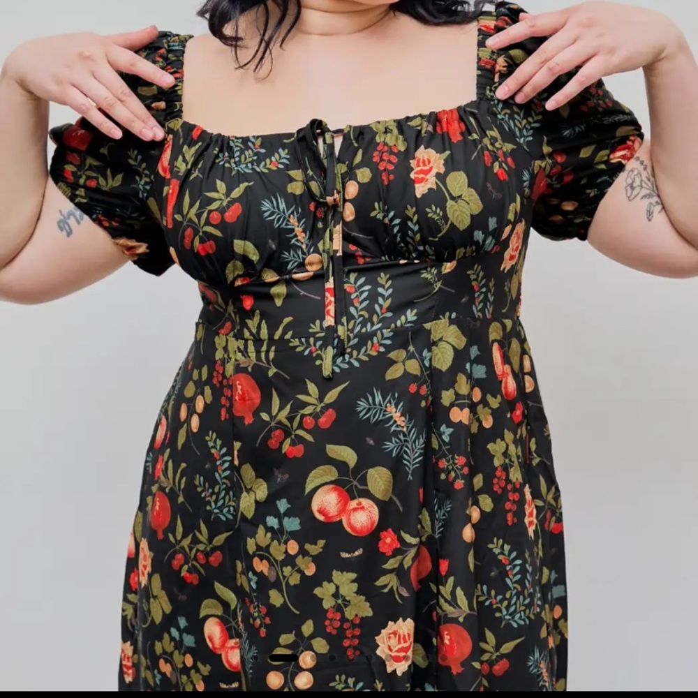Cider Black Floral Midi Dress - Picture 4 of 7